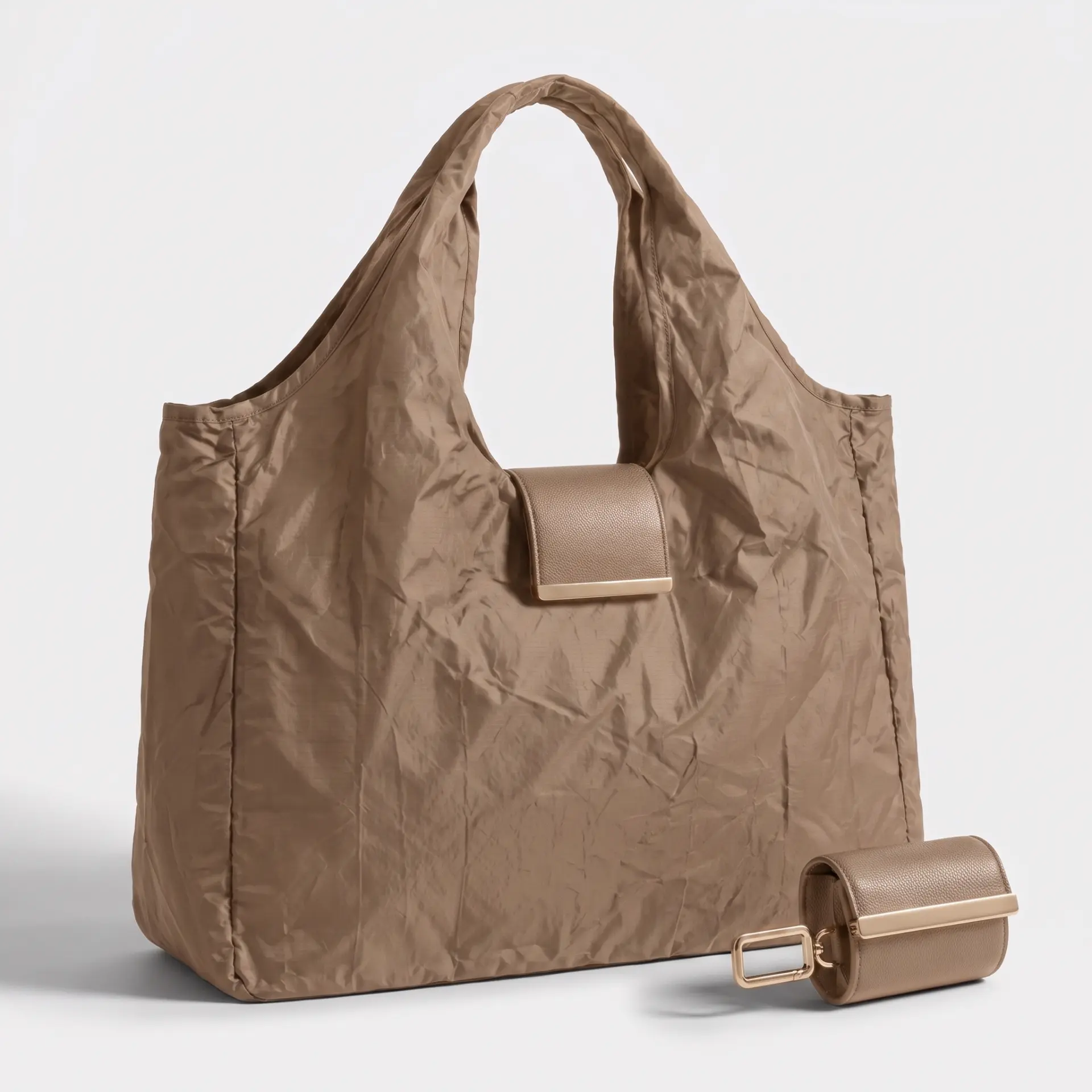 Taupe Cliqué Tote in recycled ripstop next to its clip-on pouch